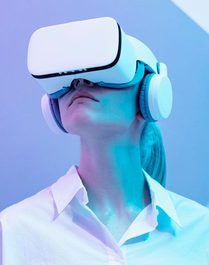 woman-wearing-virtual-reality-simulator woman-wearing-virtual-reality-simulator